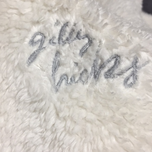 NWOT Hollister Fuzzy Hooded Robe - Picture 3 of 6